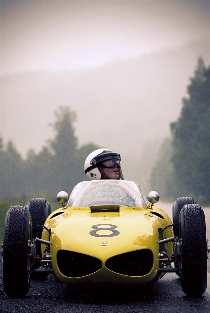 Bélgica de la mano de la Ecurie Nationale Belge lucía el color amarillo en sus coches de carreras.