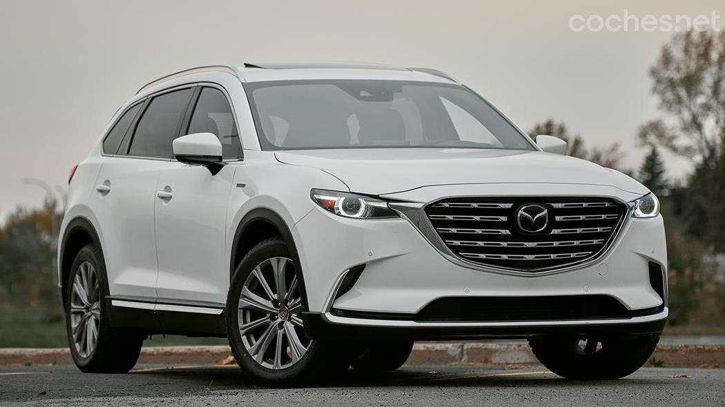 The CX-9 is almost identical to the CX-8, but is slightly larger and is intended for the United States.