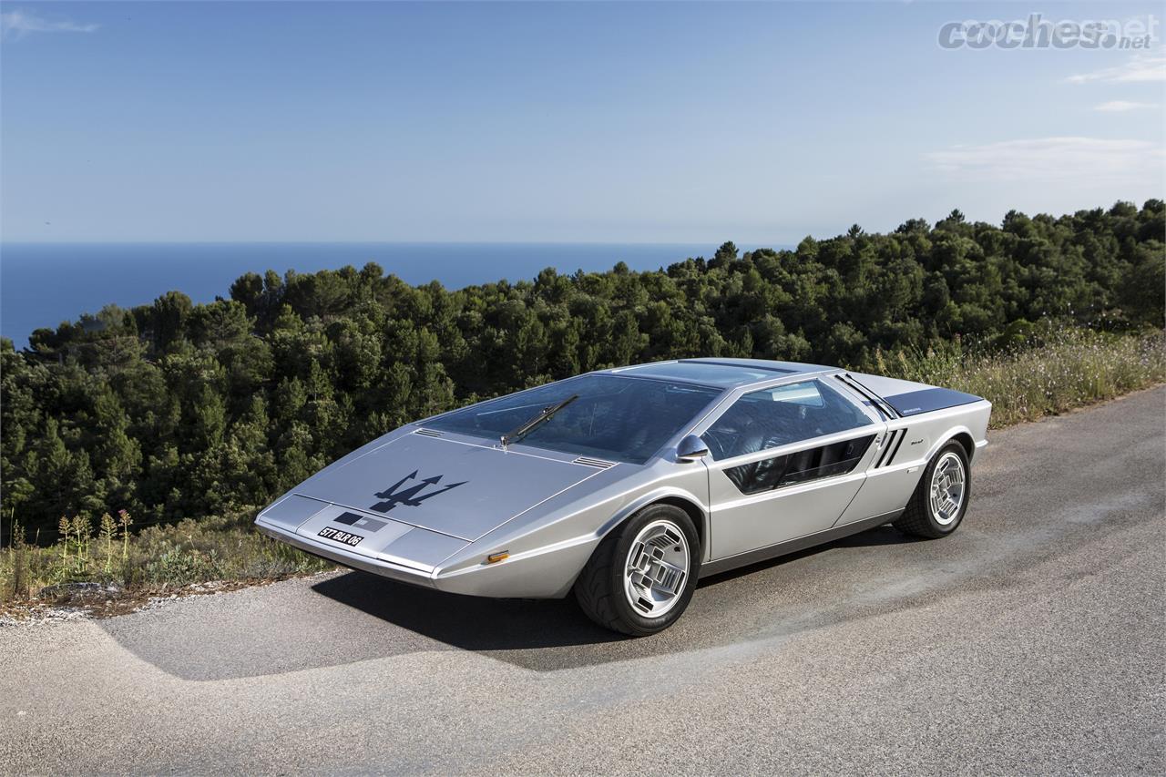 Es sorprendente que un platillo volante como el Maserati Boomerang pudiera terminar siendo matriculado para poder circular por la calle.