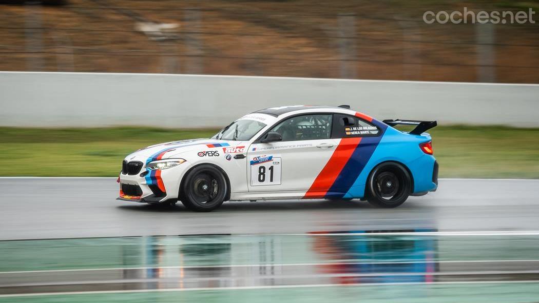 The 3-liter turbocharged inline 6-cylinder engine of the M2 CS Racing claims 450 hp.