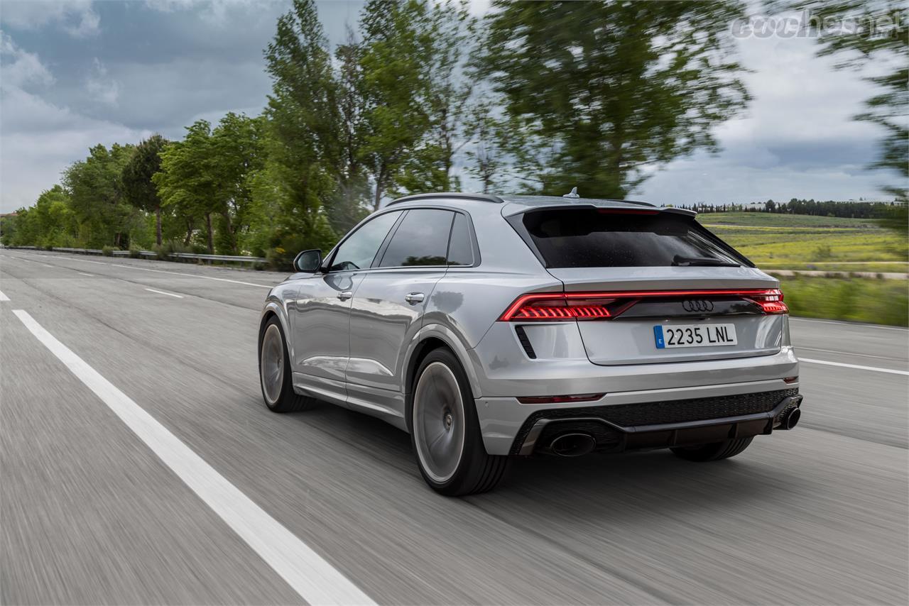 El Audi RS Q8 es uno de los SUVs más potentes del mercado. Sus 600 CV lo convierten en un deportivo con estética de todocamino. 