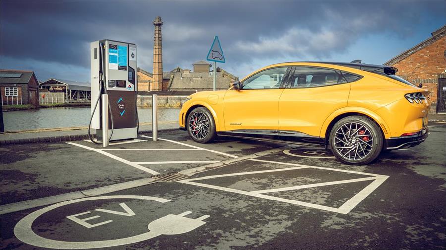 Volvo y Ford piden solo coches eléctricos en Europa en 2035