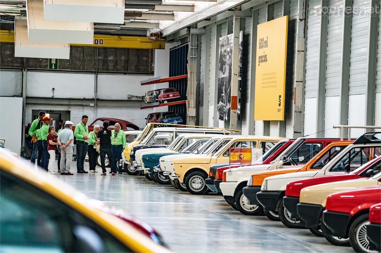 Todos los participantes del Catalunya Classic Tour 2022 tuvieron la oportunidad de visitar la mítica Nave A-122 de SEAT Coches Históricos.