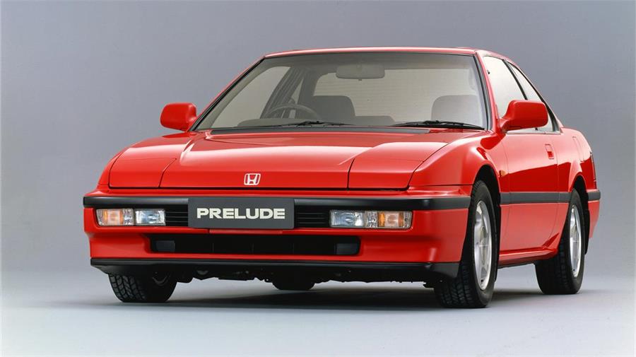 Las primeras generaciones del Honda Prelude montaban faros escamoteables. La línea deportiva de este modelo es innegable. 