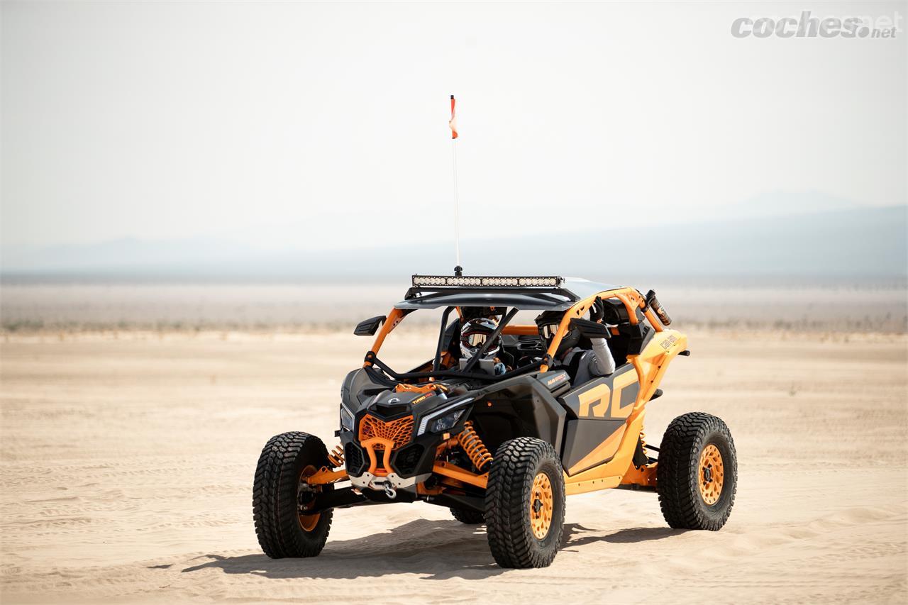 Los vehículos de moda para pasarlo en grande sobre arena son los side by side como es el caso de este Can-Am Maverick. Un juguete que va de cine en offroad.