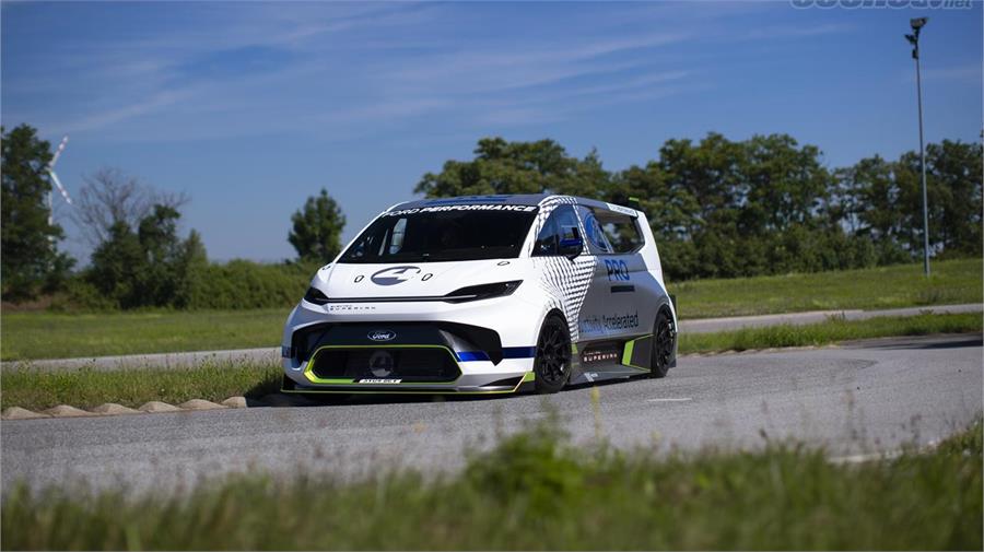La Ford Transit Pro Supervan deja muy claro hasta donde puede llegar el empleo de la tecnología eléctrica en competición.