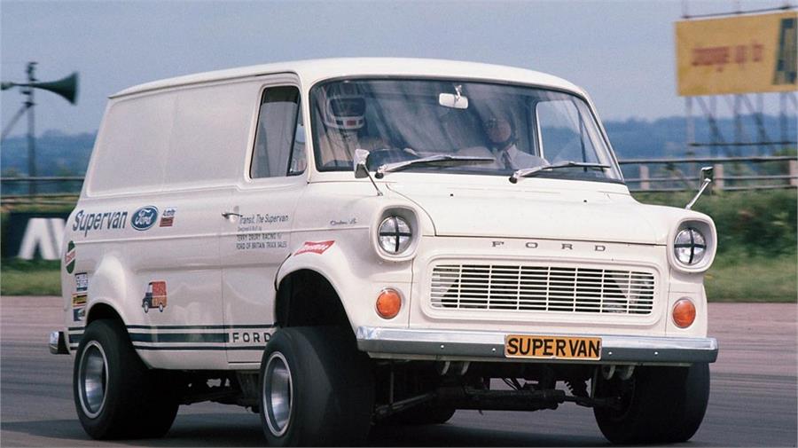 El primer Supervan era ni más ni menos que un Ford GT 40 con una carrocería de Transit encima.