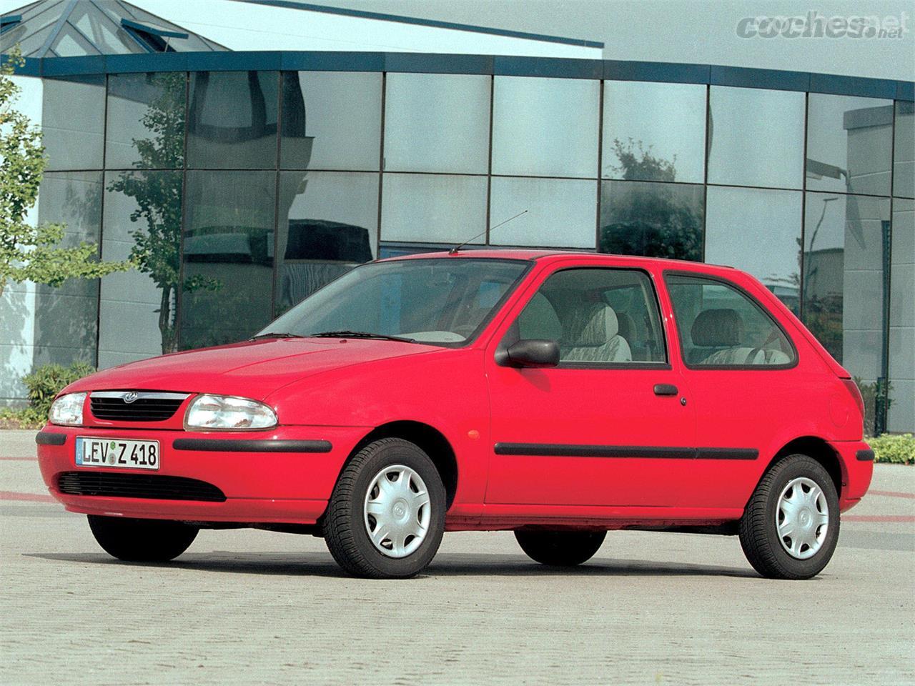 Un Fiesta de Leverkusen. El Mazda 121 es uno de los coches que más ha cambiado de aspecto en su corta vida de tres generaciones (cuatro si contamos un cupé rotativo de los 70).