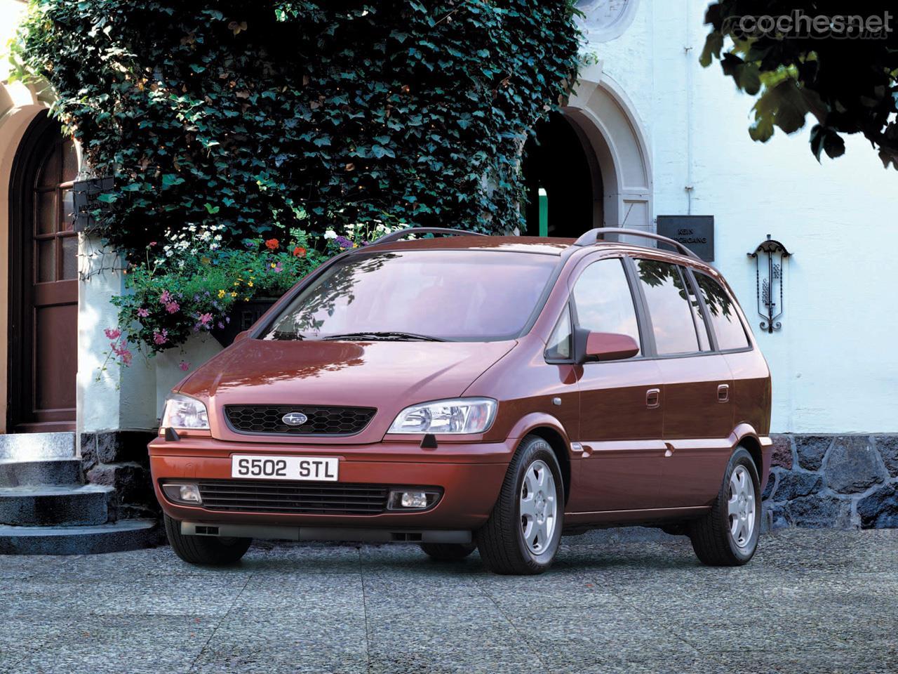 Subaru no se molestó en disimular mucho la procedencia de su Traviq. Era un Vauxhall Zafira con otros logos o un Opel Zafira con el volante al otro lado... y otros logos.