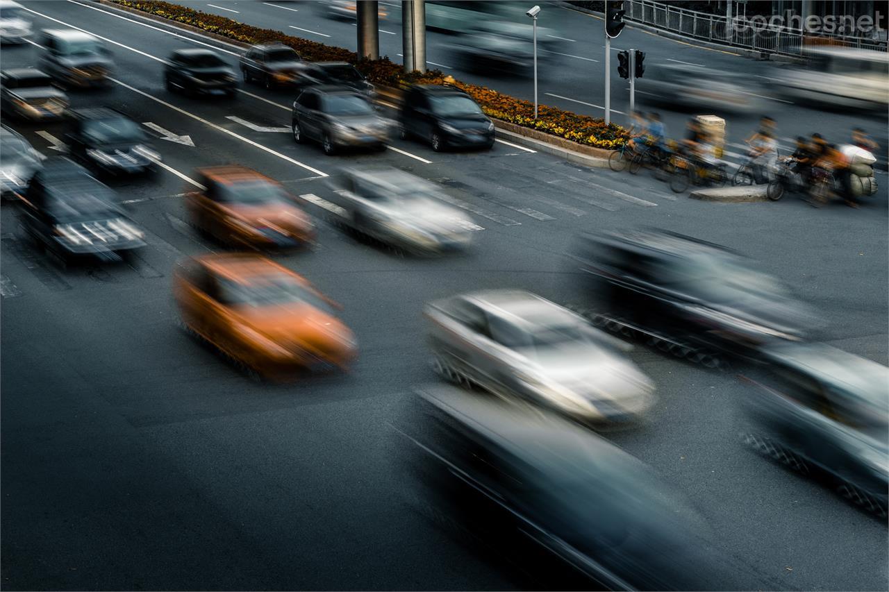 ¿Por qué el velocímetro del coche no marca la velocidad real?