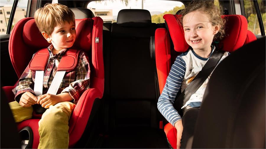 La DGT cuenta con una normativa sobre las sillas de niños en el coche desde el año 2006.
