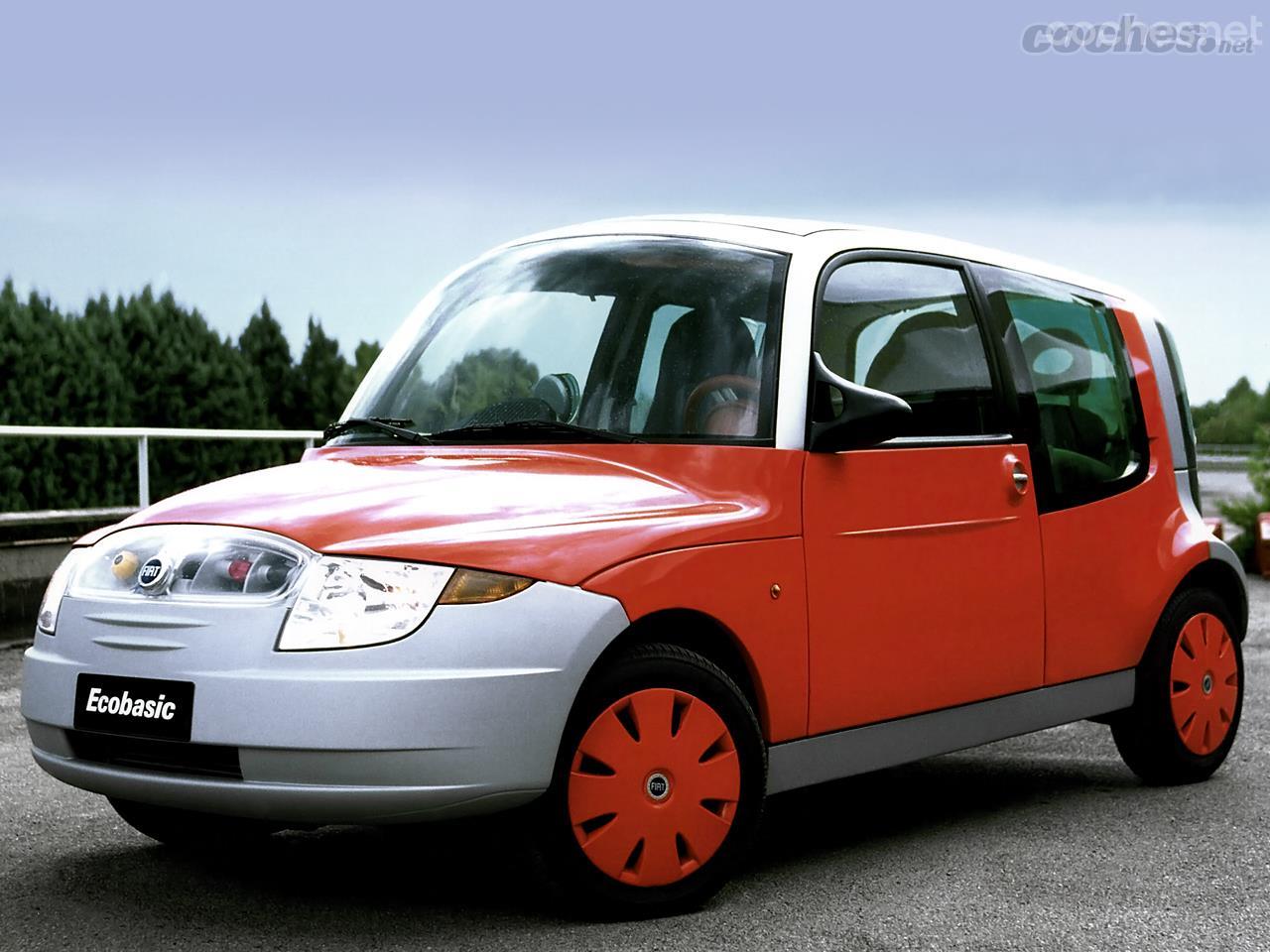 Los tapones en el morro bajo un plástico transparente y la ventanilla trasera bajando hasta media puerta (rollo Skoda Roomster) rompían el poco atractivo que pudiera tener el Ecobasic.