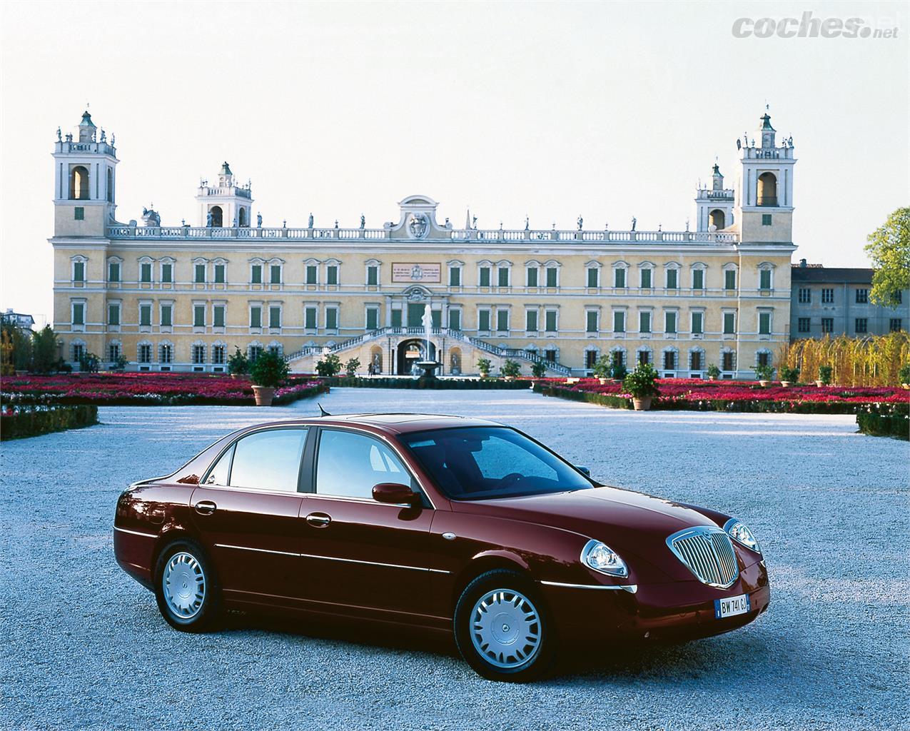 Lancia entendió que el Thesis seduciría por su elegancia neoclásica. Obviamente, se equivocó.