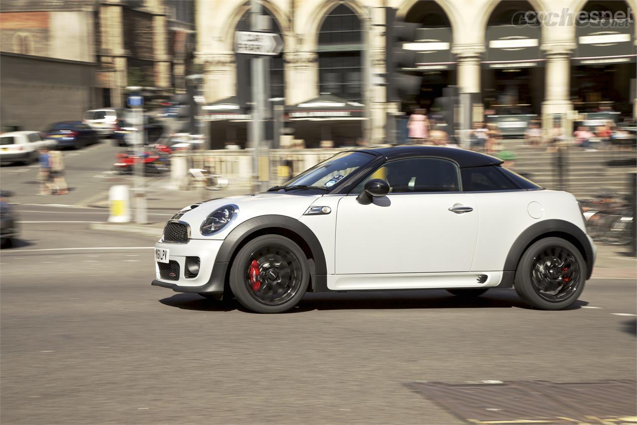 El Mini Coupé parecía llevar una gorra de beisbol en el techo. La estética era lo de menos. El problema es que ahí dentro no se cabía.