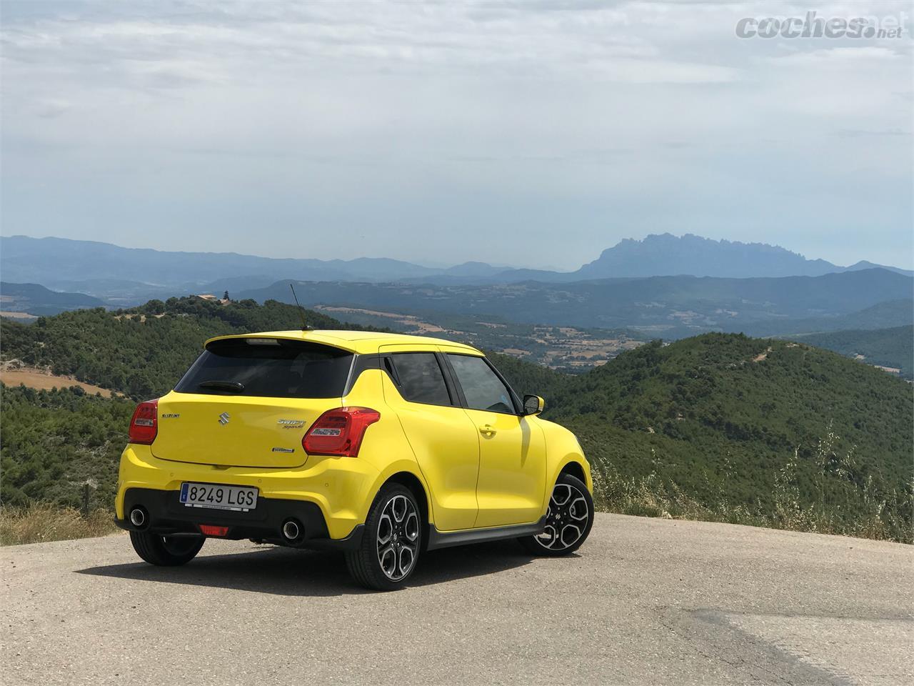 El Suzuki Swift Sport es el que presenta uno de los chasis más de carreras, no en vano es la base del coche que compite en Rally.