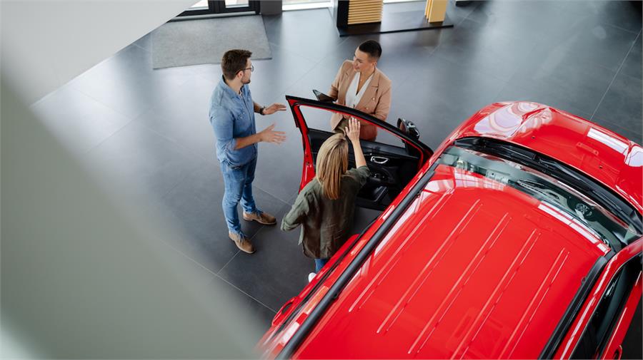 El tipo de cliente que se interesa por el renting de un automóvil es una persona de mediana edad, con familia y con coche en propiedad. 