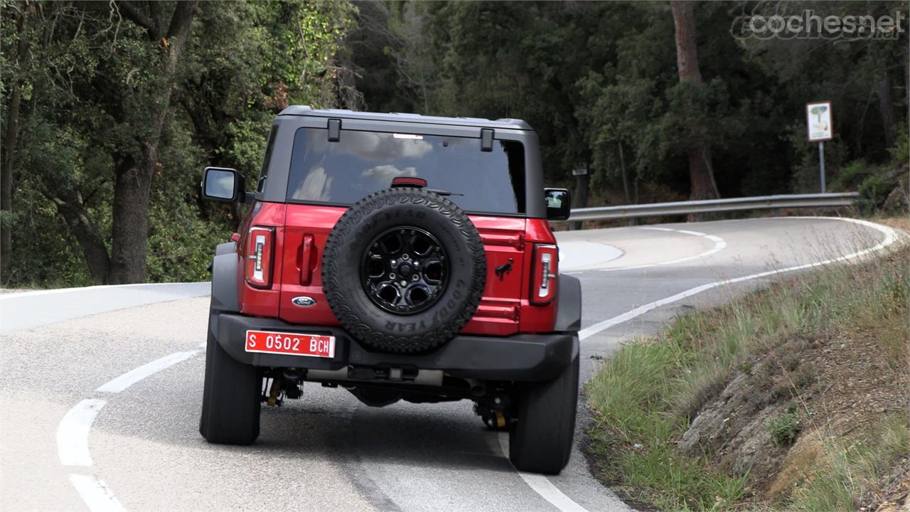 Es increíble lo bien calibrado que está el chasis del Bronco. En carretera es una auténtica gozada.