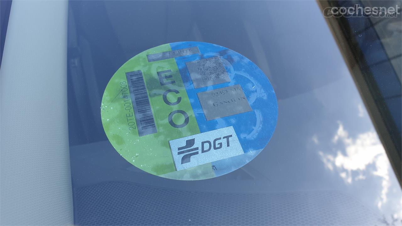 Distintivo ambiental de la DGT: Tipos de etiqueta y multas