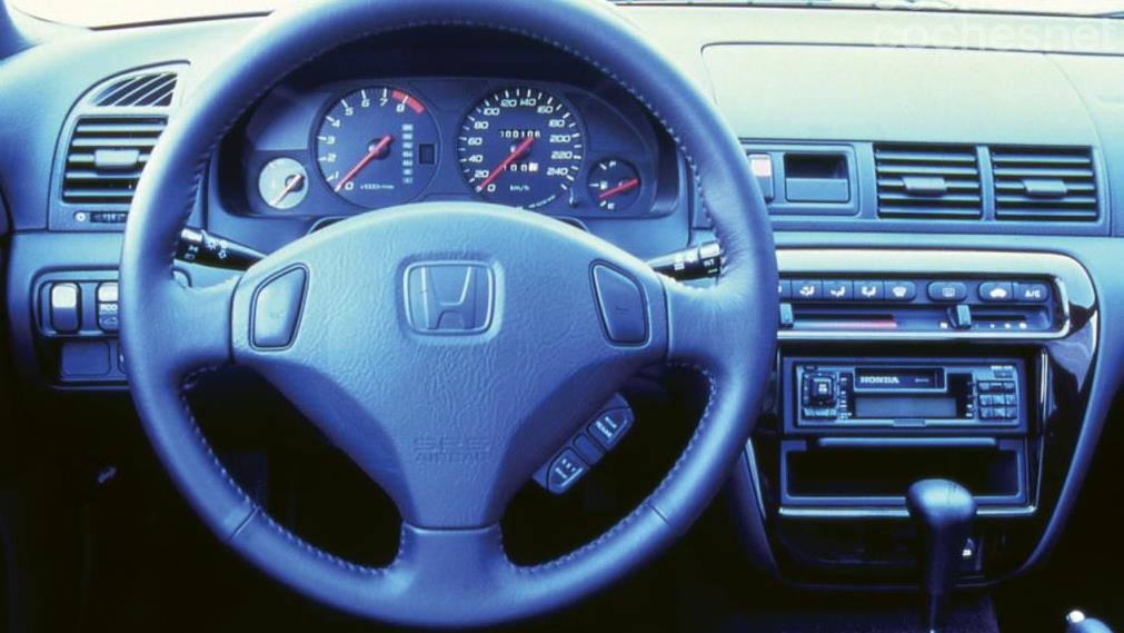 El salpicadero del Honda Prelude mezcla la elegancia y la imagen deportiva a partes iguales. 