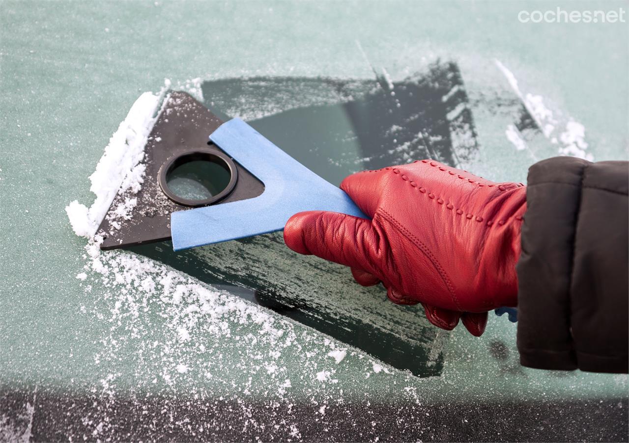 Cómo quitar el hielo del parabrisas del coche?