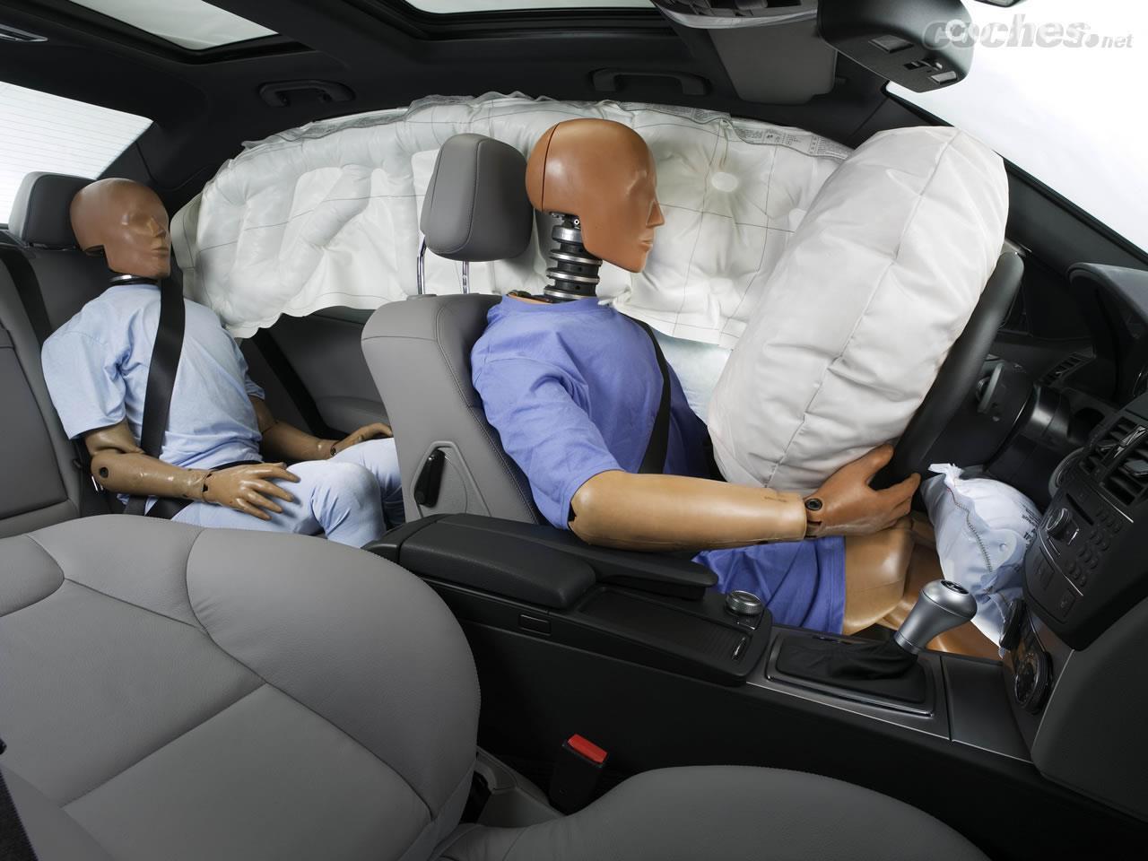 El cinturón de seguridad funciona de forma complementaria con el airbag.