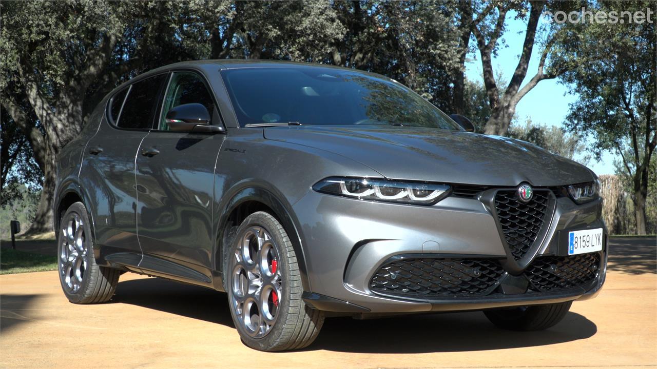 Por su parte, el Alfa Romeo Tonale es un SUV completamente nuevo que presenta una línea muy atractiva.