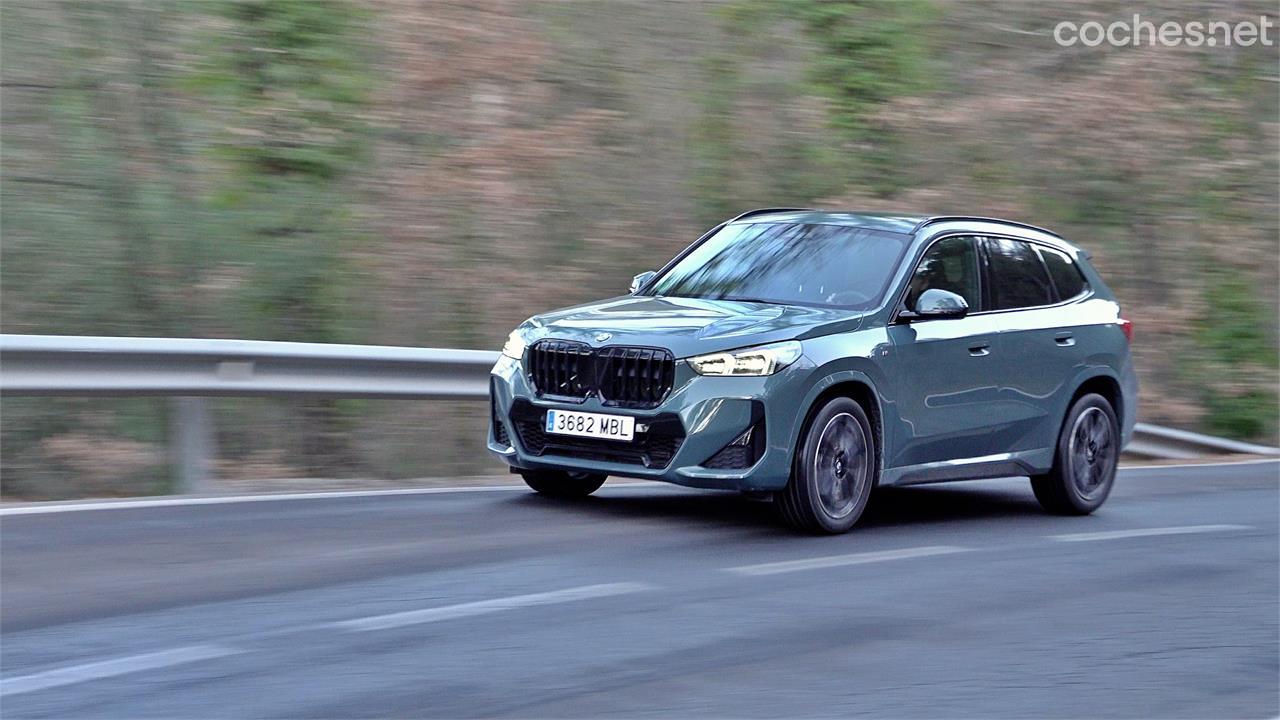 El BMW X1 sDrive18i es un SUV de tracción delantera con motor de gasolina de 136 CV. Es un propulsor sorprendentemente ágil, pero la falta de hibridación le obliga a conformarse con la etiqueta C.