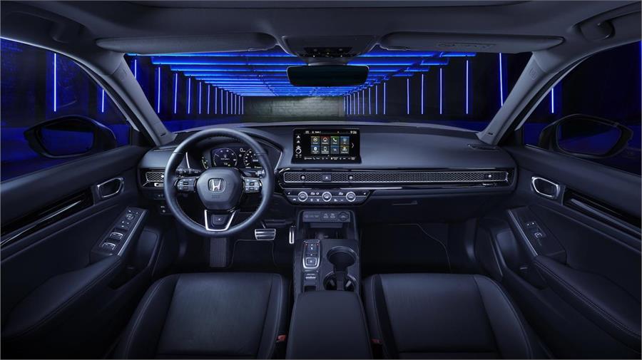 Diseño moderno y muy digital en el interior del nuevo Honda Civic. 