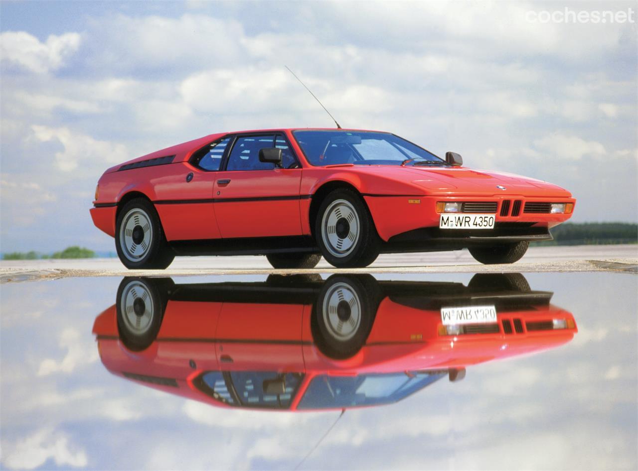 Diseñado por Giorgetto Giugiaro, el BMW M1 ha sido hasta la fecha el único modelo desarrollado en exclusiva por BMW M. Destaca por ser uno de los automóviles más bellos de la historia.