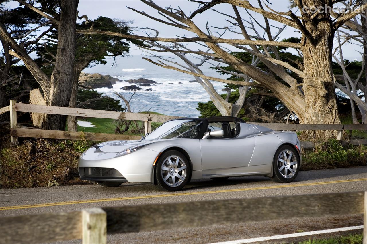 El Tesla Roadster pesaba casi media tonelada más que el Lotus Elise sobre el que fue desarrollado.