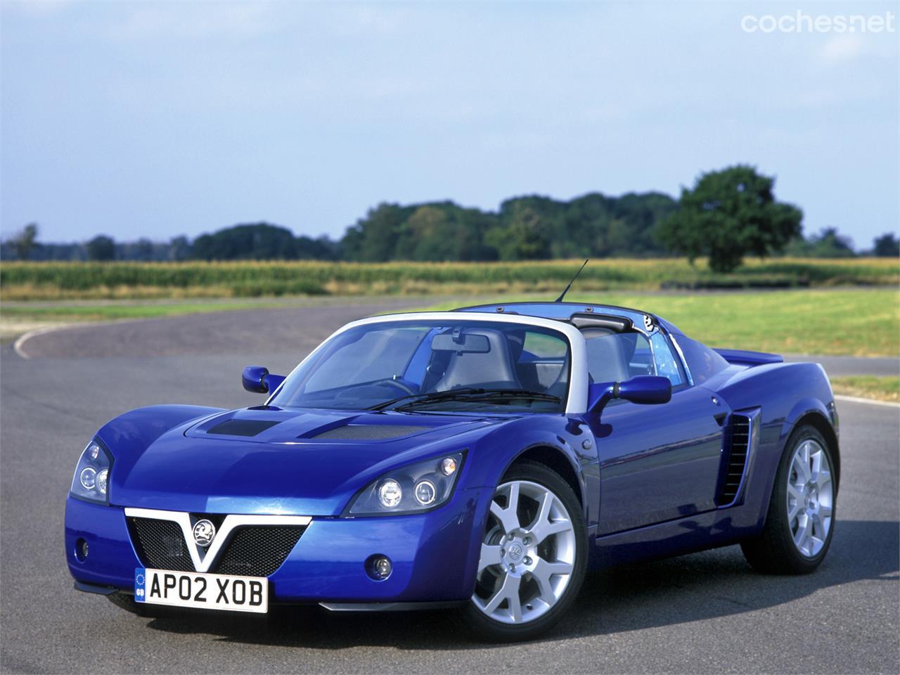 El Vauxhall VX220 era el hermano gemelo británico del Opel Speedster alemán, también basado en el Lotus Elise S2.