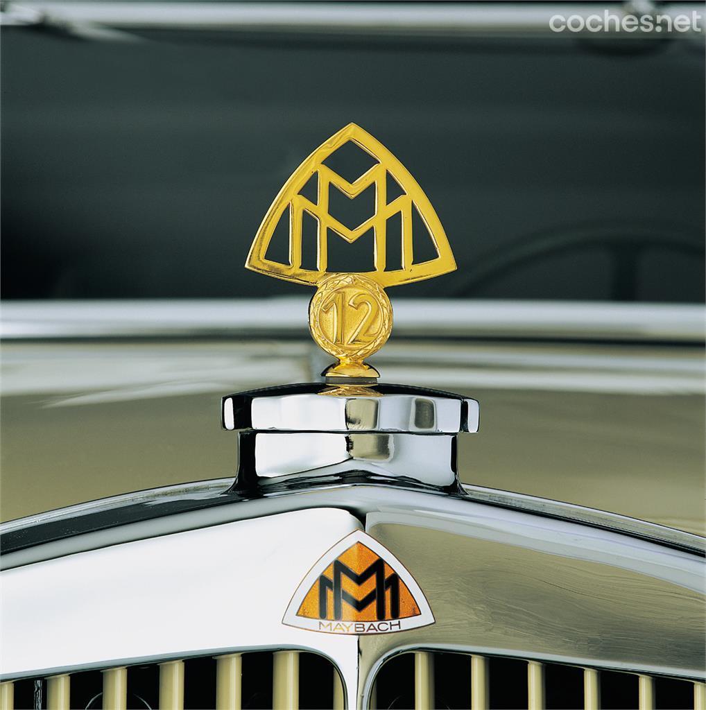 La doble “M” de Maybach corresponde al nombre origianl de la marca: Maybach-Motorenbau. Eso sí, cuando Daimler volvió a lanzar la marca en el 2002 lo hizo bajo el nombre de Maybach-Manufaktur.