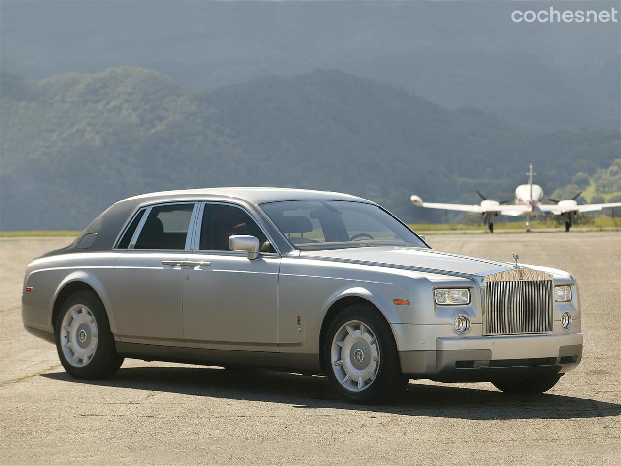 Rolls-Royce dio en el clavo con el diseño del Phantom VII de 2003. Un coche que rompió moldes y no tenía nada que ver con los BMW con los que compartía componentes.