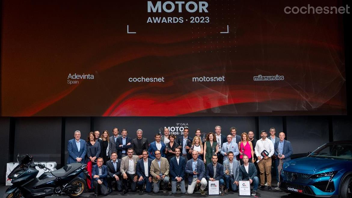 Estos son los ganadores en los Motor Awards 2023 en sus respectivas categorías, junto a los representantes de las instituciones del sector y responsables de Coches.net y Motos.net.