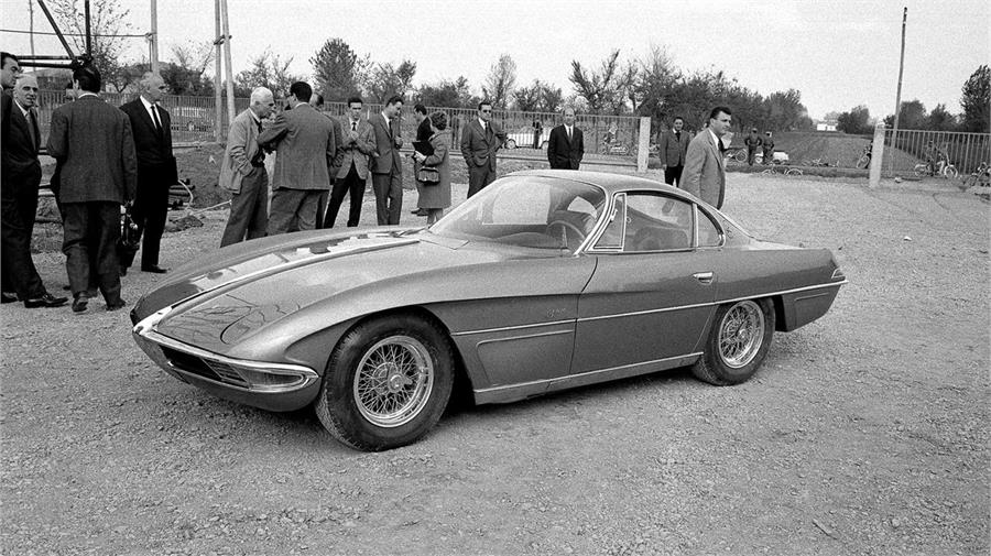 El 350 GTV diseñado por Franco Scaglione fue el primer automóvil creado por Automobili Lamborghini.