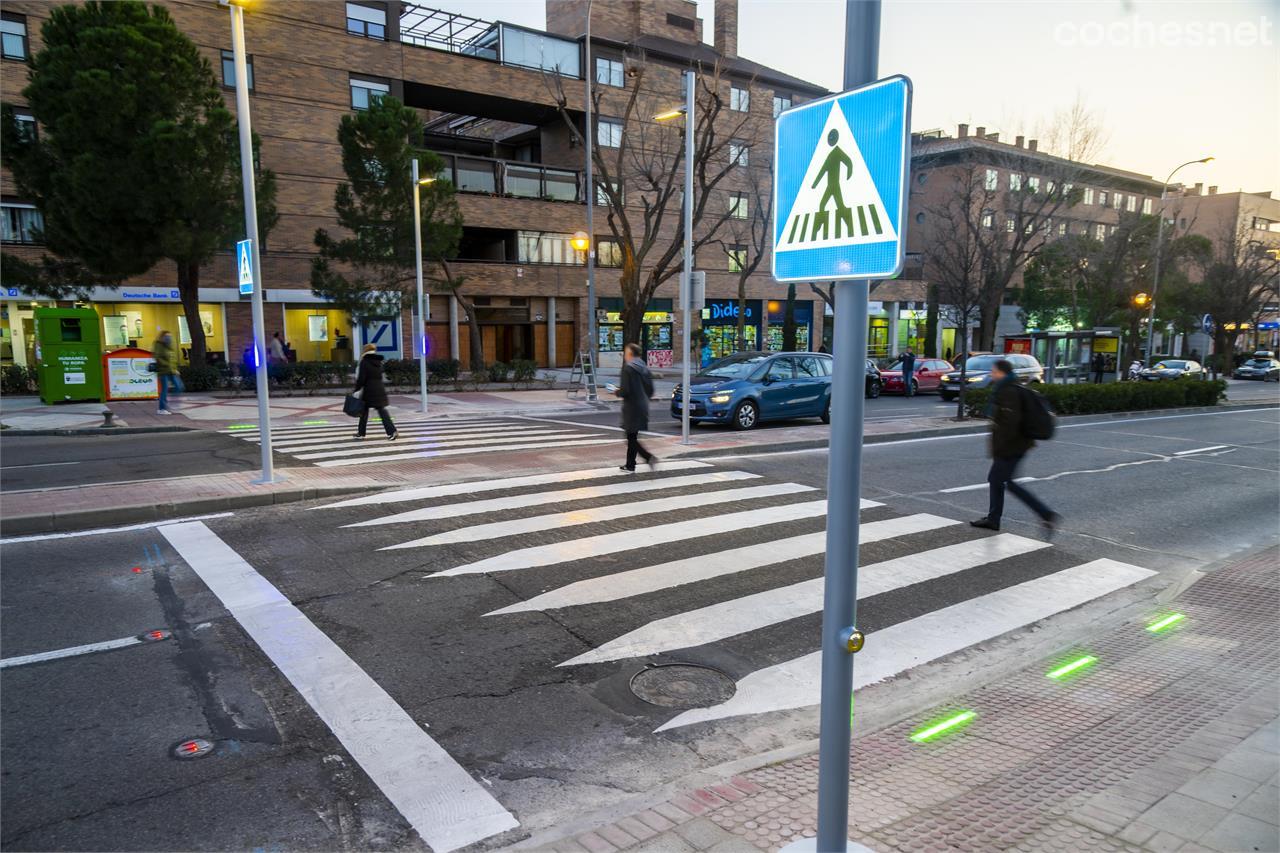 Paso de peatones inteligente recién estrenado en Alcobendas (Madrid).