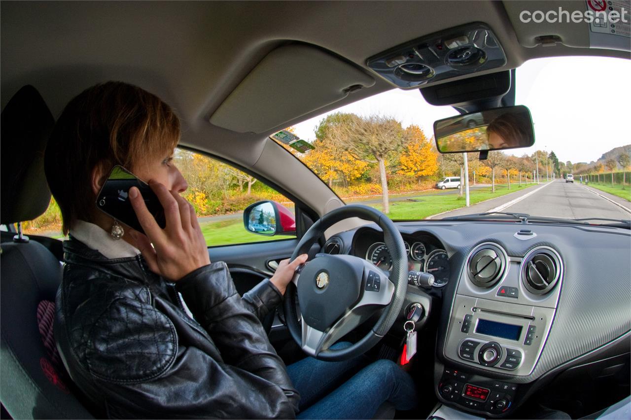 Las distracciones al volante causan uno de cada tres accidentes mortales en España