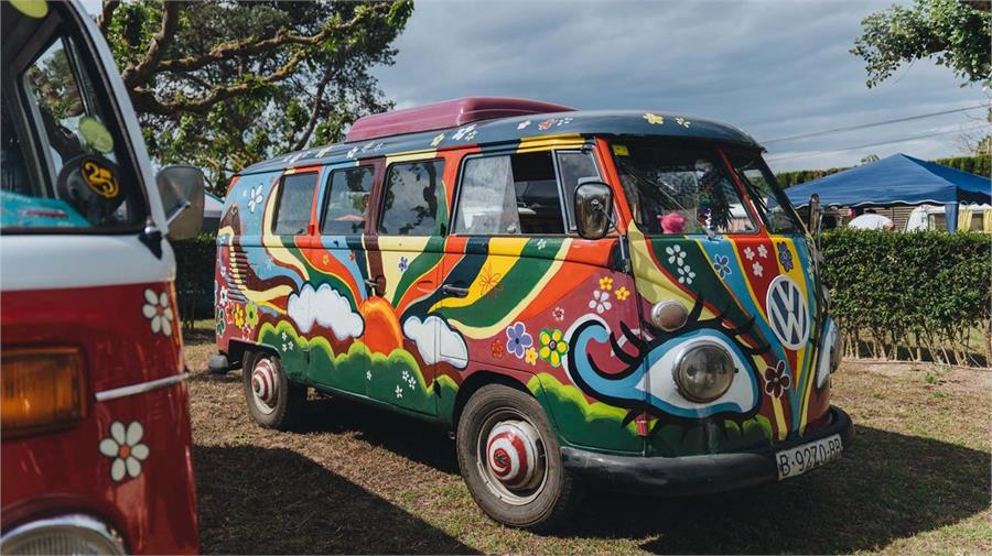 La primera generación de la furgo Volkswagen conocida como Typ2 o T1 se considera también todo un icono de la cultura hippie.