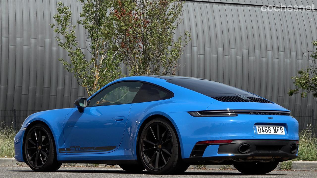 El 911 Carrera T ha demostrado ser un gran GT en autopista, y al mismo tiempo ofrecer una excitante experiencia al volante en una carretera de montaña.