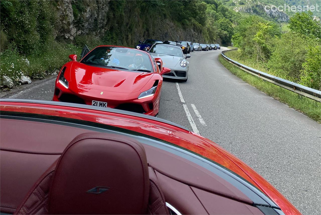 Las carreteras de Asturias fueron un marco incomparable para disfrutar a cielo abierto con el Bentley.