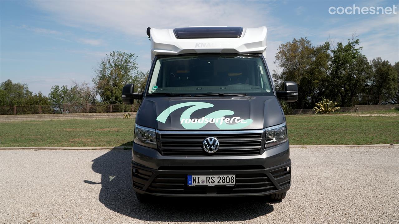 La Knaus Van Ti Plus es una autocaravana que puede conducirse con el carnet B y una de las opciones de alquiler que ofrece Roadsurfer. 