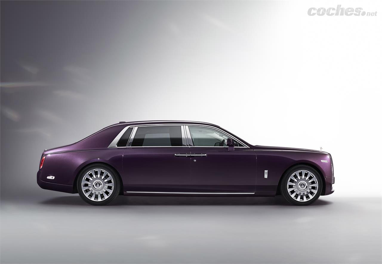 El nuevo Rolls Royce Phantom monta una nueva plataforma de aluminio más ligera y rígida, sobre la que se basarán los futuros modelos de la marca. 