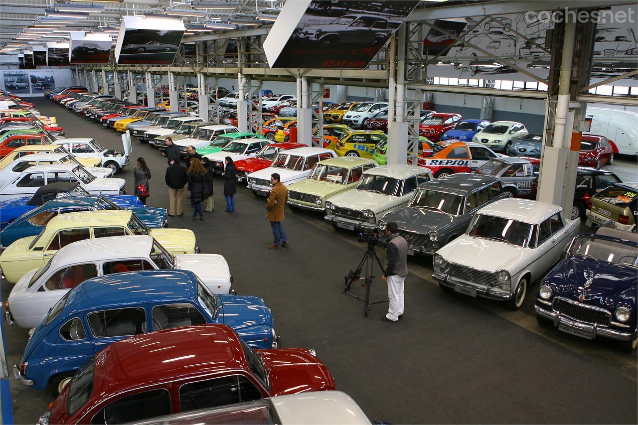 Visita a la Colección de Coches Históricos de Seat: La Nave A122