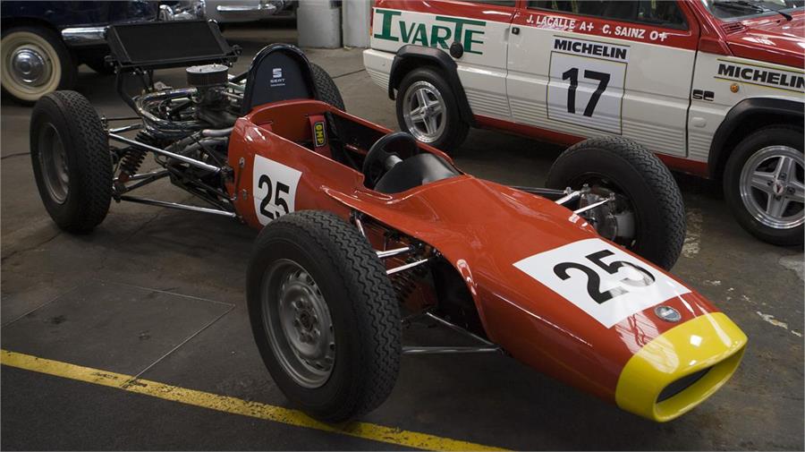 Este vetusto Fórmula 1.430 es el coche de competición más antiguo con que cuenta la colección.