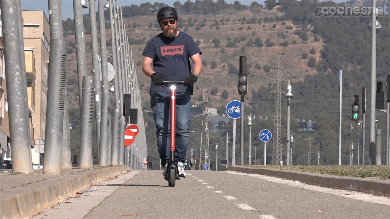 En modo Eco la respuesta del mando acelerador es más suave y nada más dejarlo de accionar disponemos de la máxima capacidad de recuperación de energía.