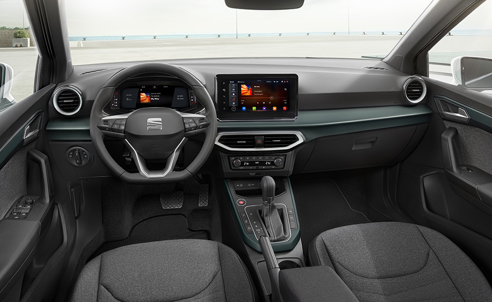 El interior del Seat Arona es moderno, está bien digitalizado y mejora sus acabados en esta última versión.