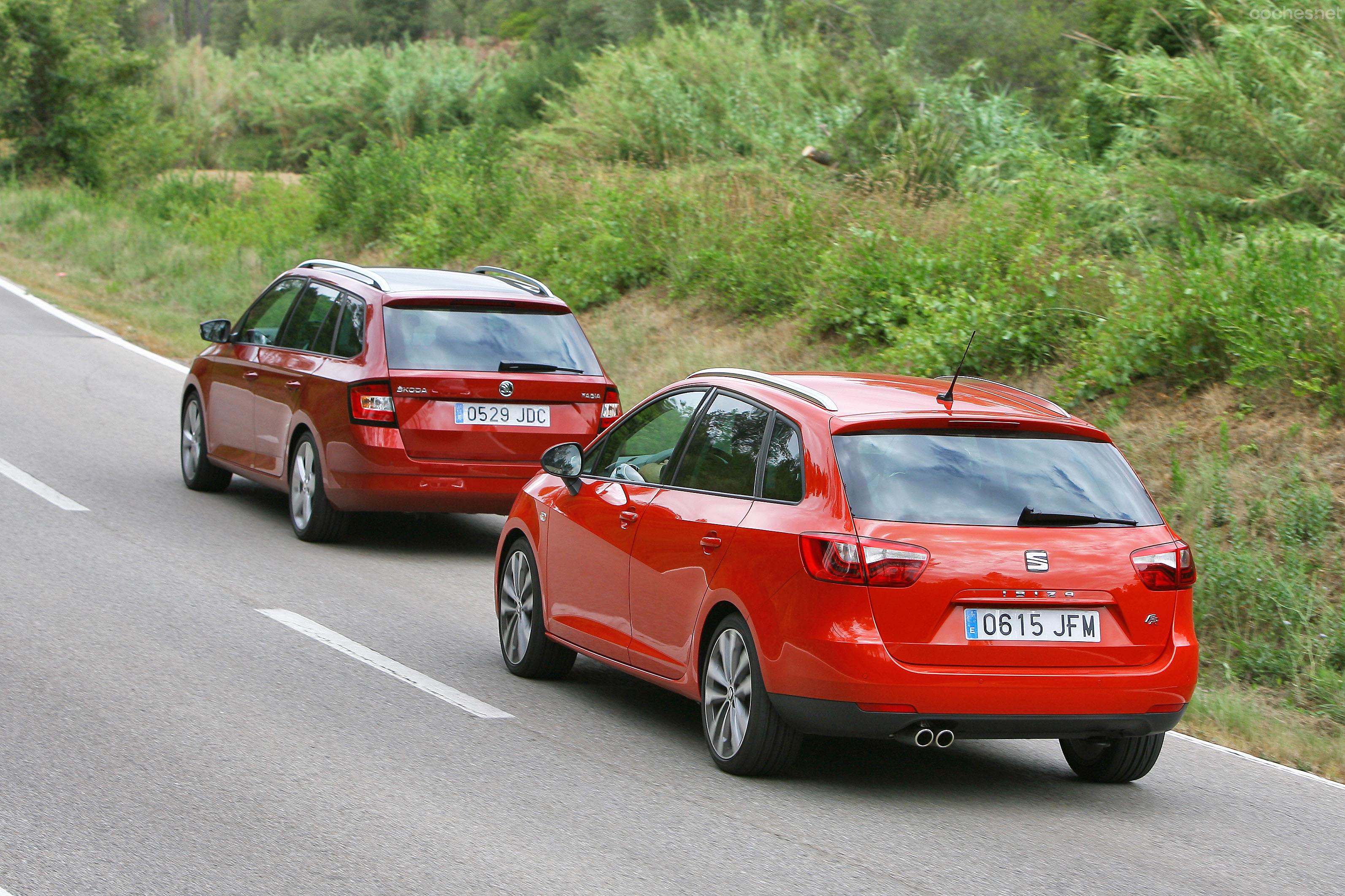 La estética trasera difiere de manera notable. Líneas más cuadradas en el Fabia y más suaves en el modelo español.