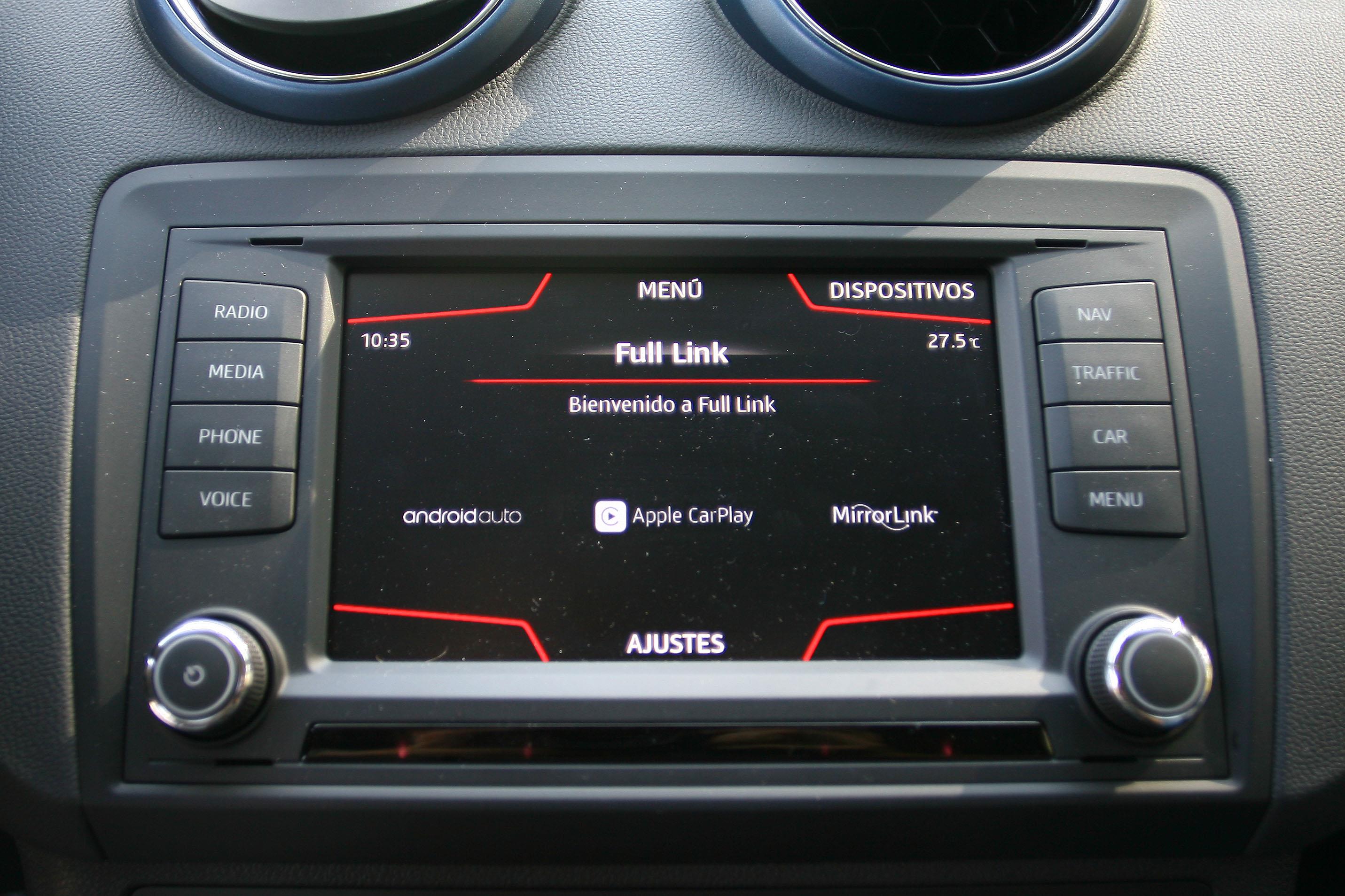 El sistema Full Link permite conectar cualquier smartphone al equipo del coche y visualizar las apps compatibles, a través de MirrorLink, Android Auto o Apple CarPlay.