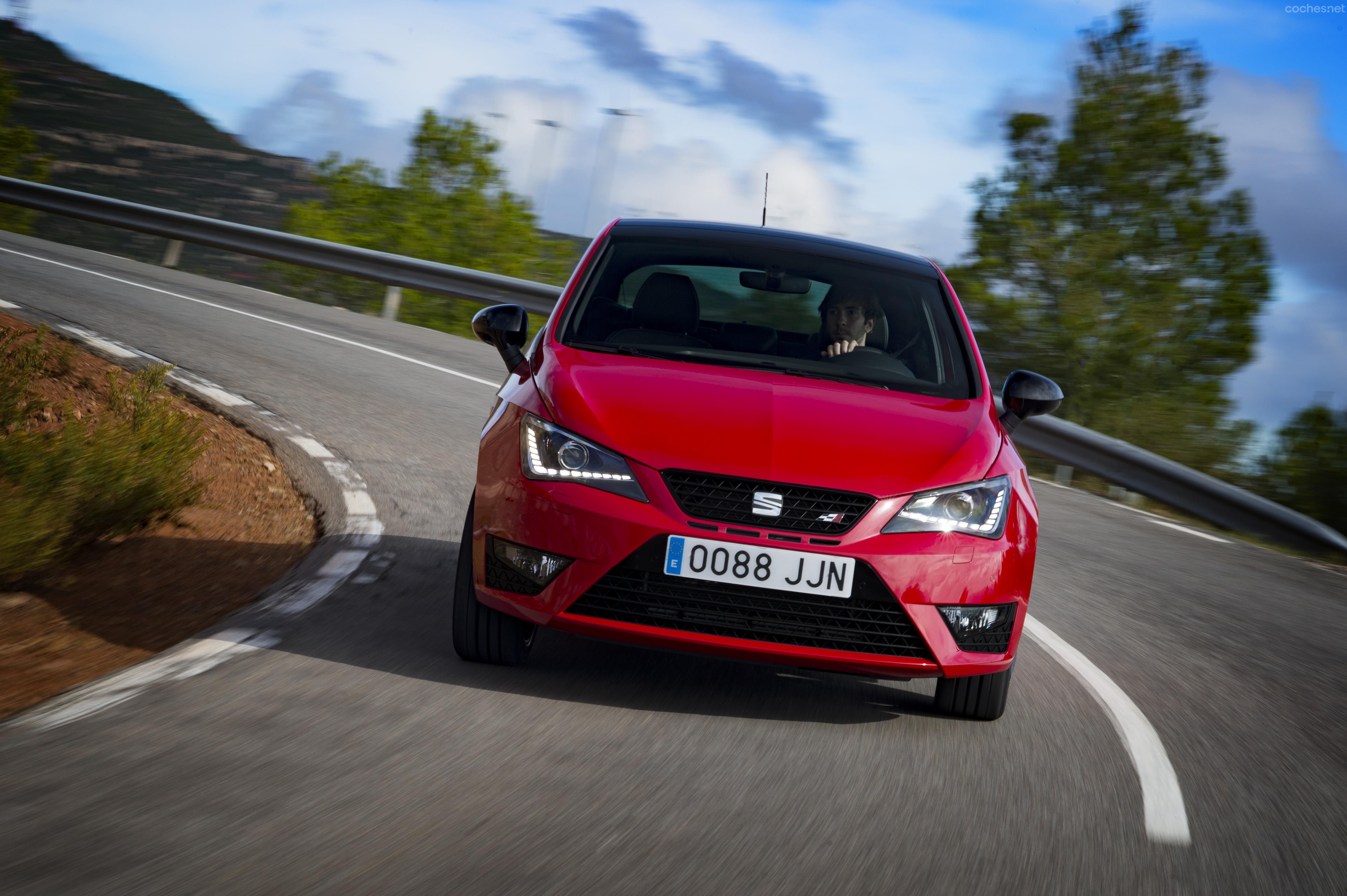 El Cupra es mucho más efectivo en curva rápida y, en líneas generales, es un coche más rápido que antes.