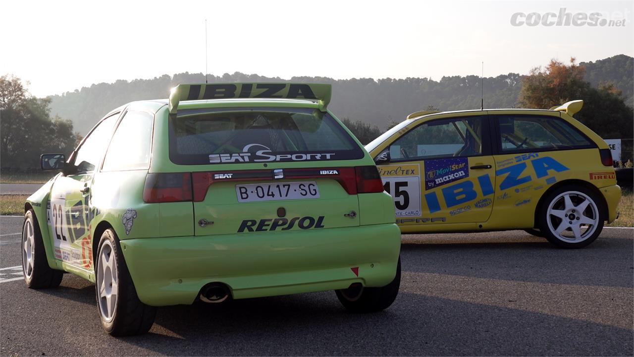 A la izquierda en color amarillo kiwi el SEAT Ibiza KIT CAR y a la derecha en color amarillo el Ibiza KIT CAR Evo2.